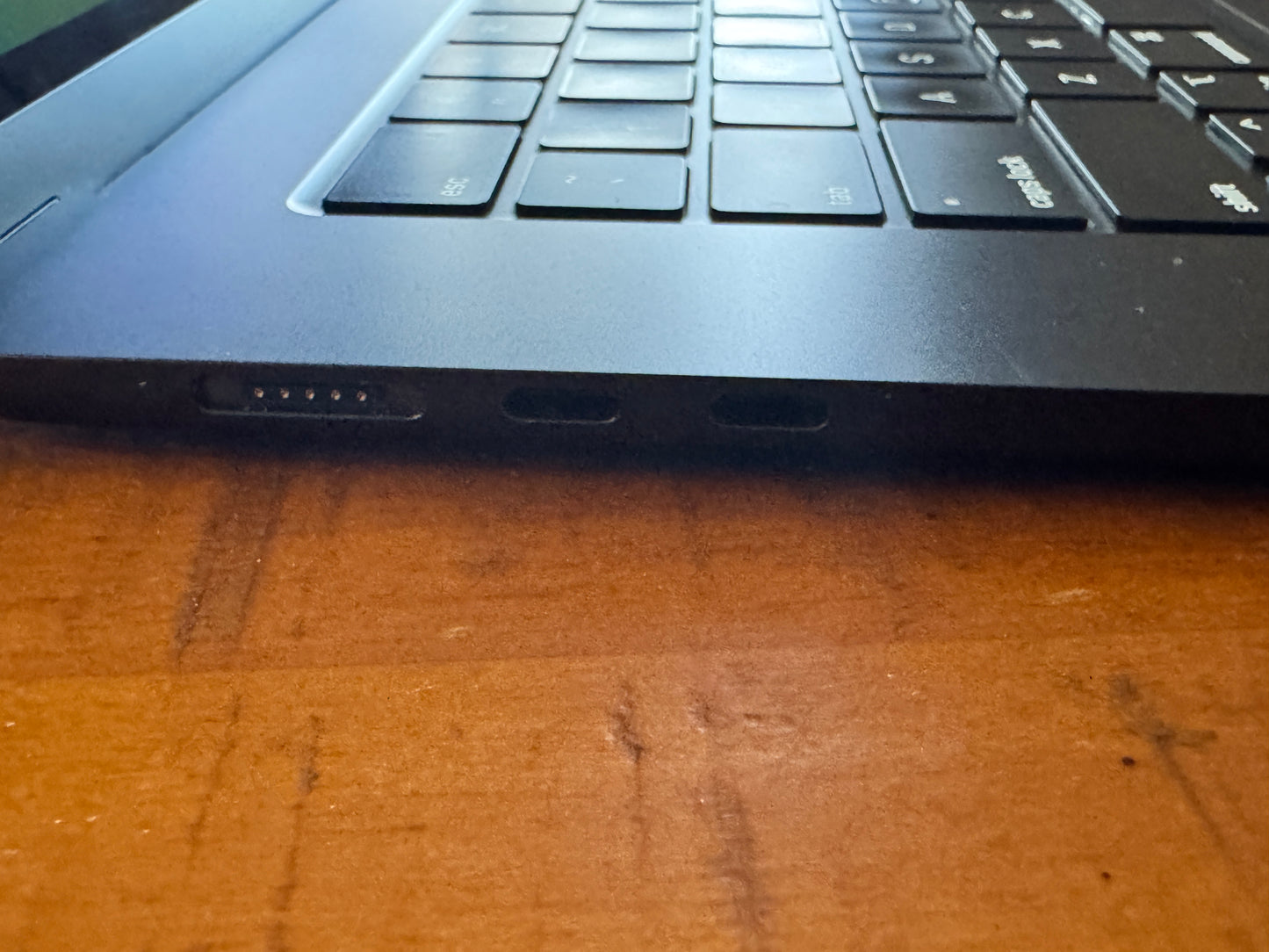 MacBook Air M2 2023 8GB / 256GB